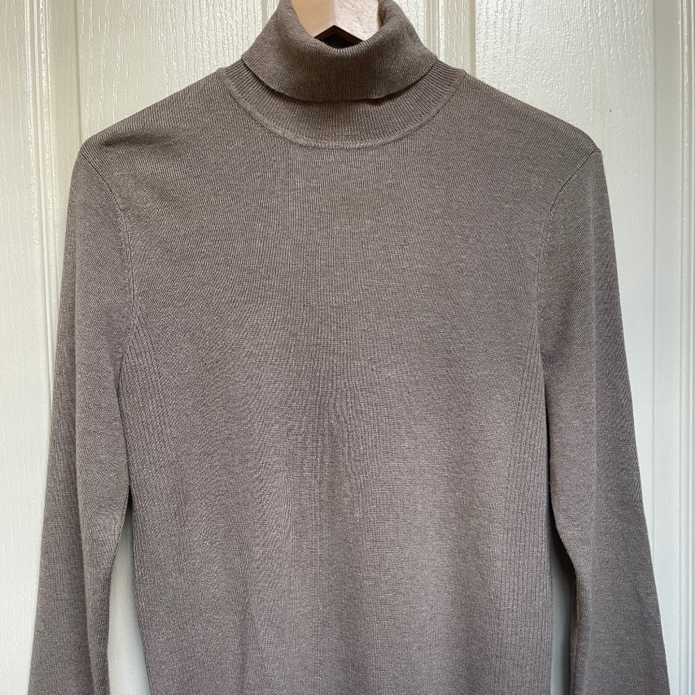 Chico's Longsleeve Pullover Turtleneck Sweater in Warm Grey